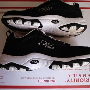 Youth girls black Fila sneakers size 4